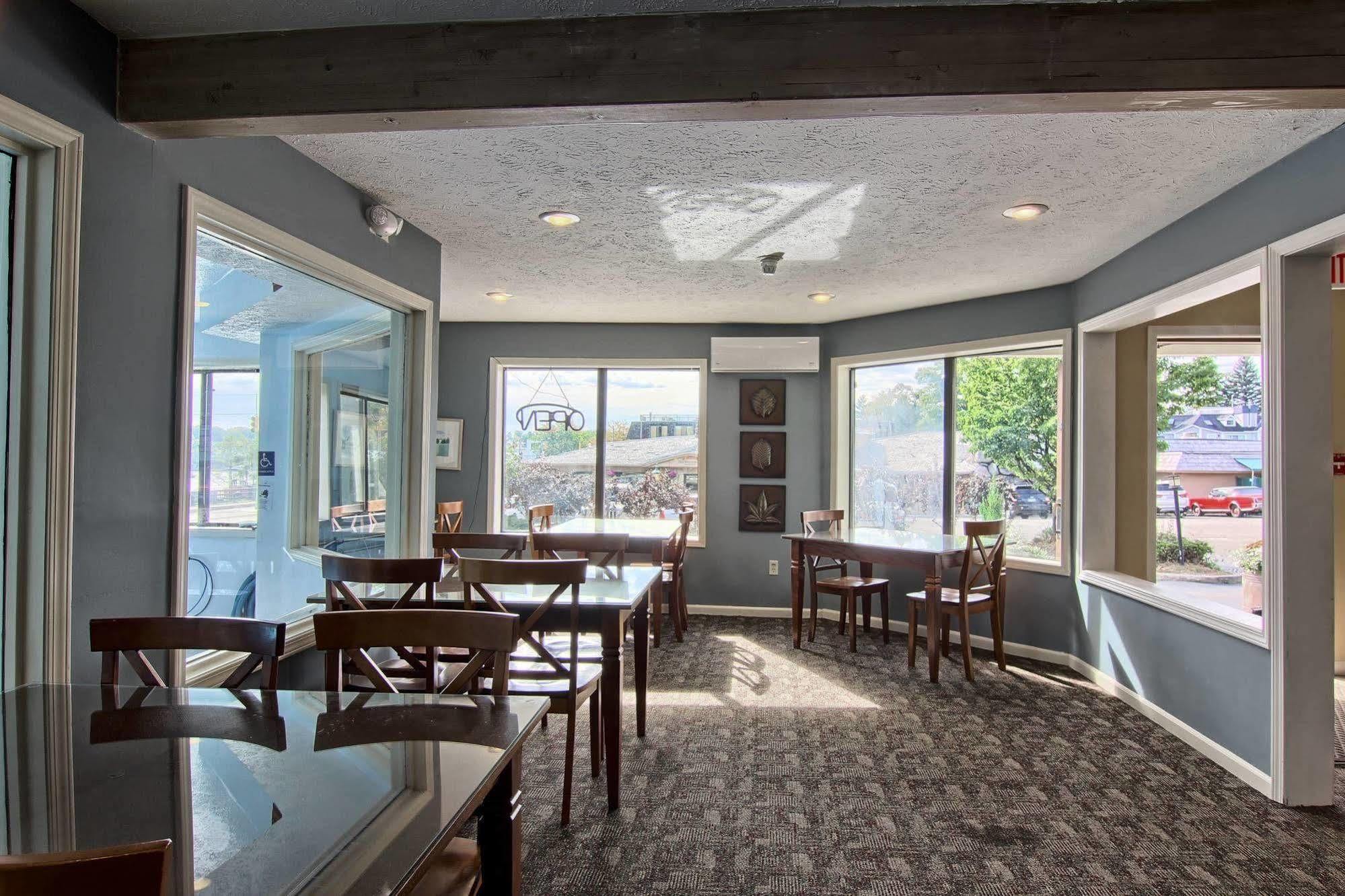 Pointes North Inn Charlevoix Ngoại thất bức ảnh