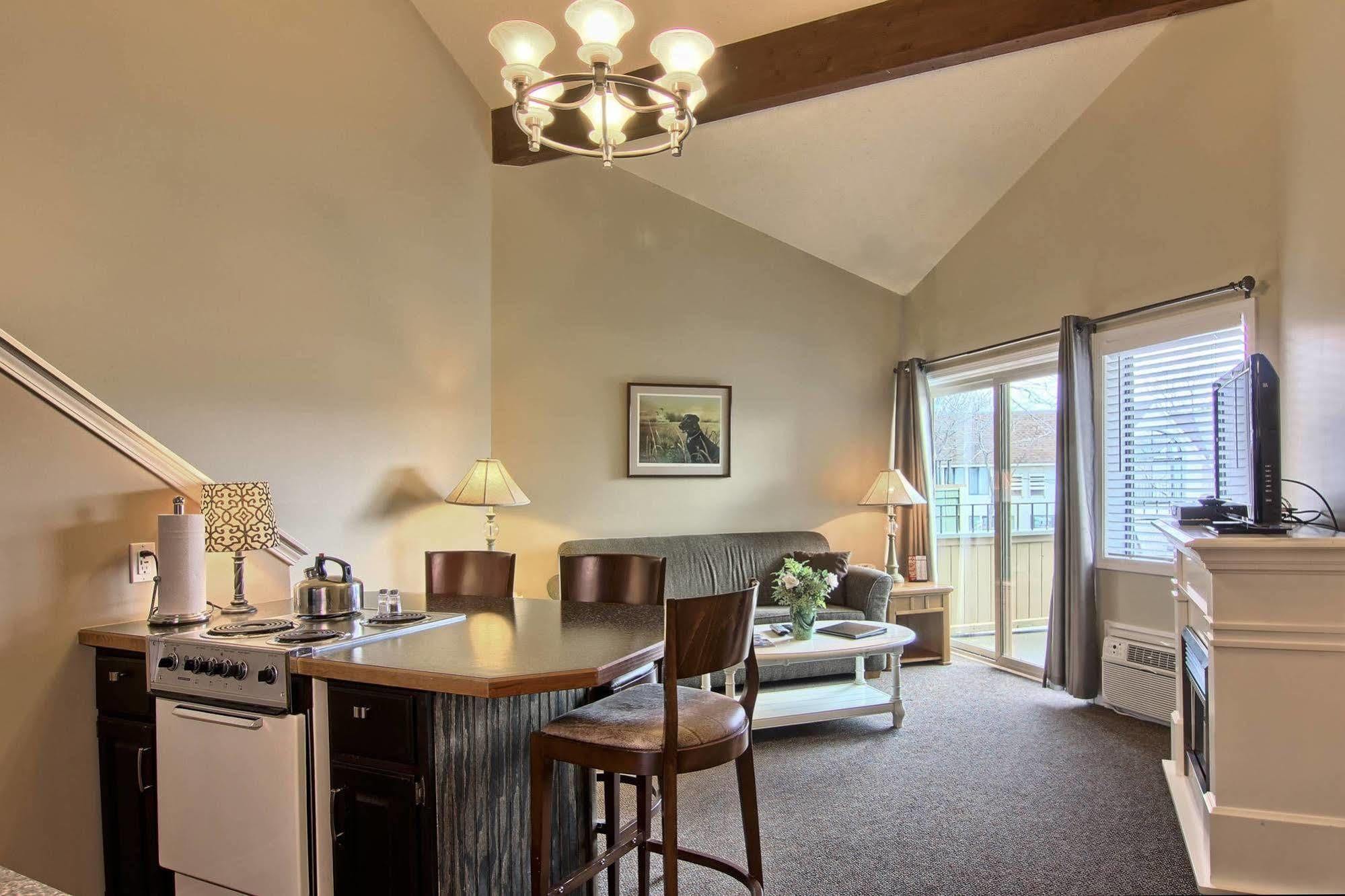 Pointes North Inn Charlevoix Ngoại thất bức ảnh